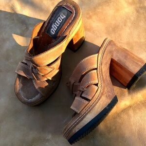 BONGO Women's Brown Chunky Heel Mules